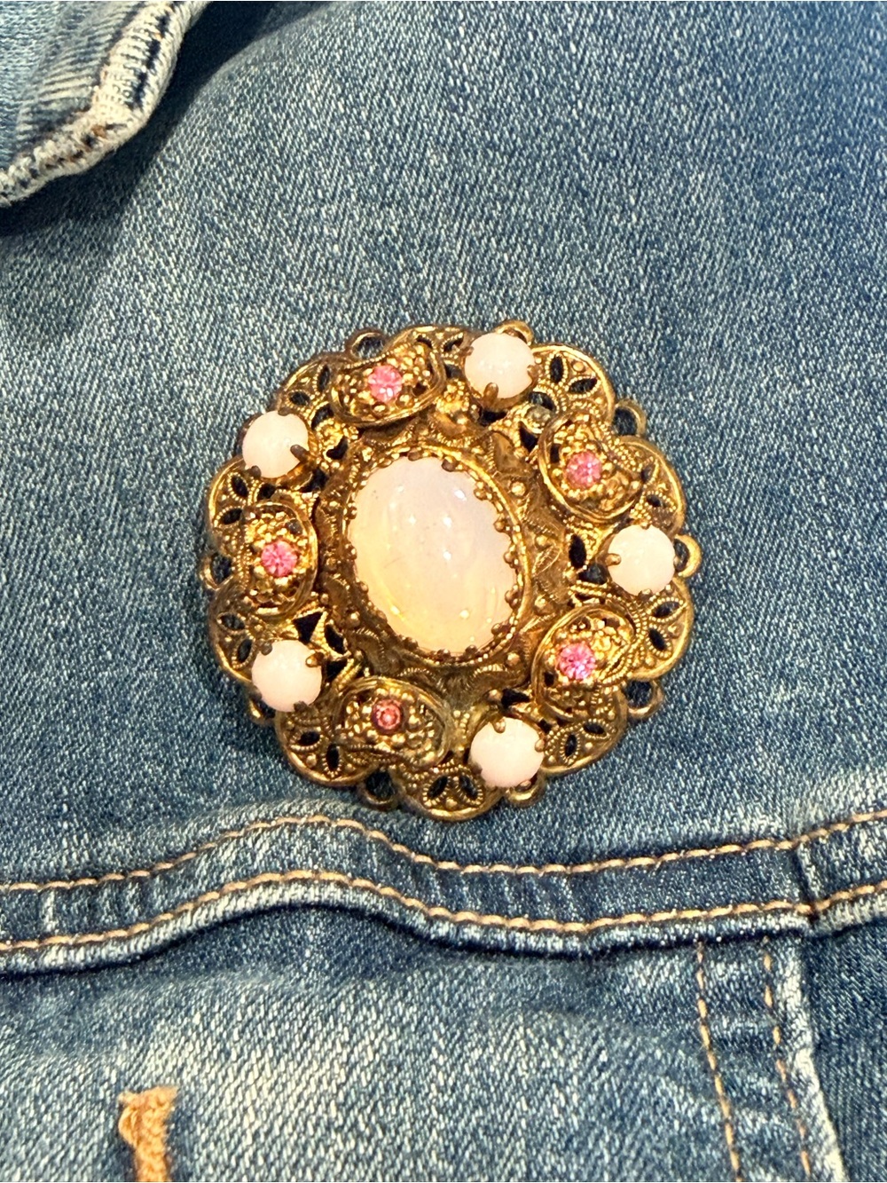 Vintage-Inspired Gold-tone Brooch with Opalescent Center and Pink Accents